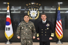 박한기 합참의장, 미 태평양함대사령관 접견 대표 이미지