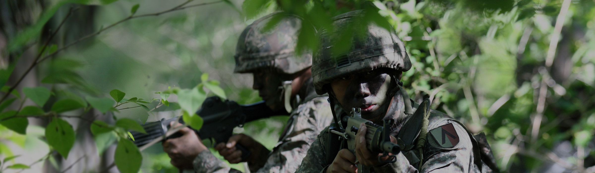 PM 14:00 - 여명이 밝아오는 새벽, 초계비행중인 자랑스러운 우리 공군 - 우리 군은 24시간 우리 국토와 국민을 지키기 위해 뛰고 있습니다.