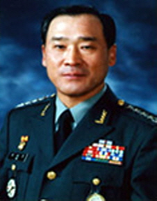 육군대장 이 남 신 사진