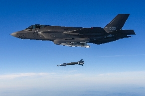 軍, F-35A 스텔스기로 첫 北폭격 훈련… 한미 편대 비행도 대표 이미지