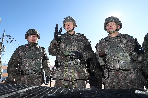 김명수 합참의장, 동부전선 ...