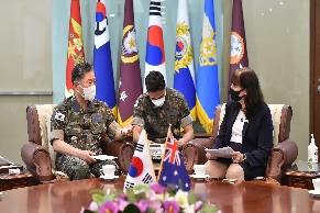 Gen. Won meets with the Australian Ambassador 대표 이미지