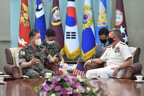 CJCS Gen Won In Choul Office Call with Commander, USPACFLT 대표 이미지