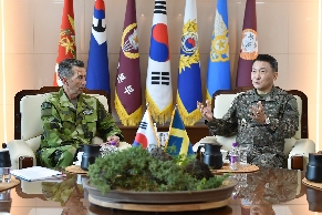 GEN Kim Seung Kyum, CJCS Hosts Office Call with GEN Micael Bydén... 대표 이미지